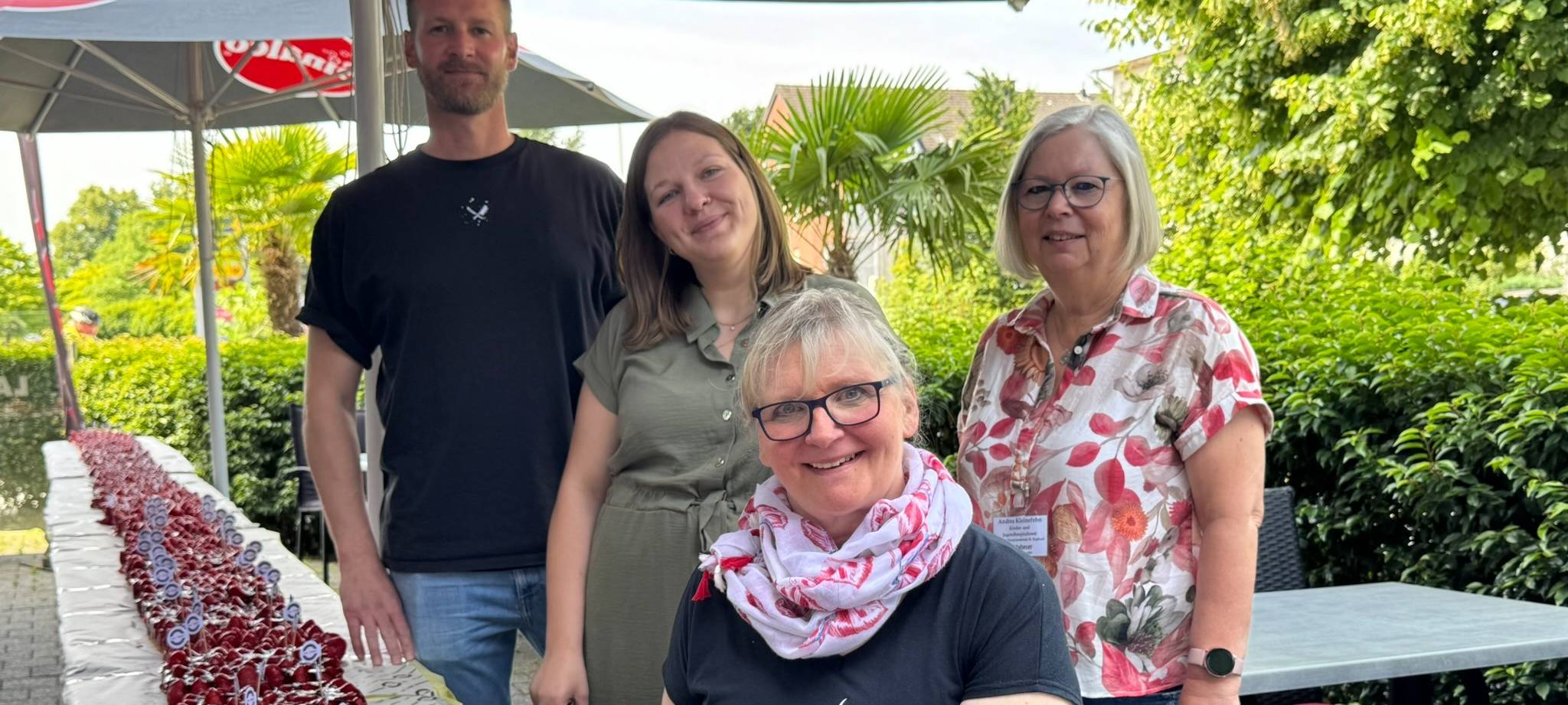 Zehn Meter Erdbeerkuchen