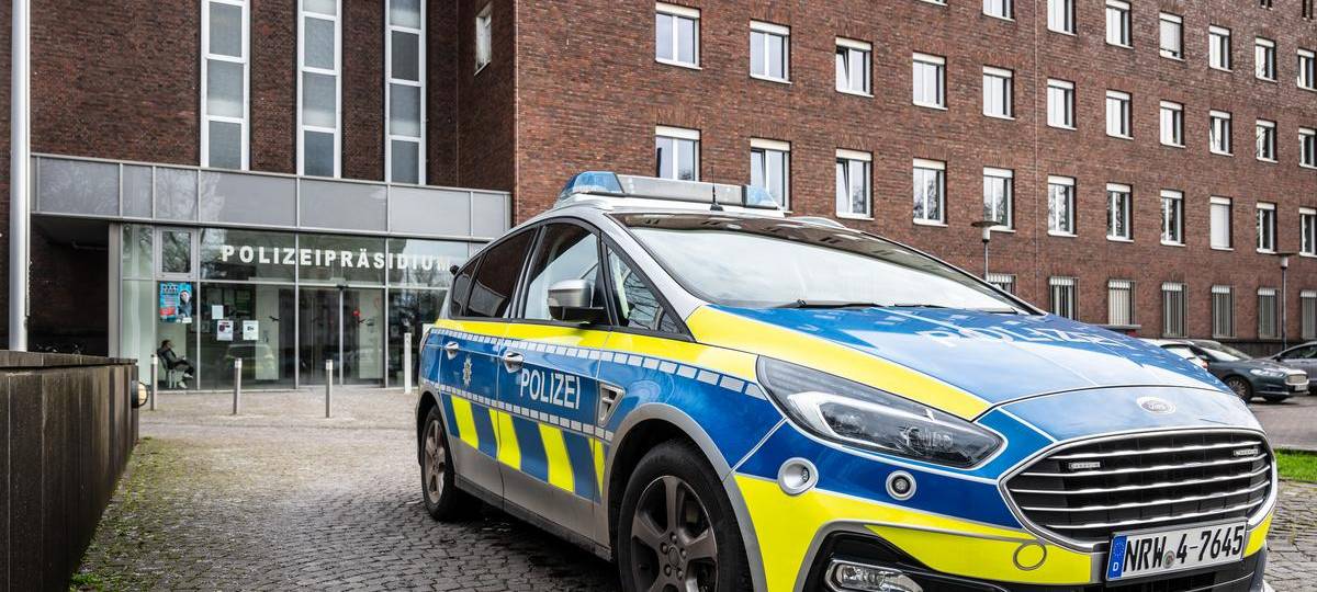 Hundebesitzerin bringt Handgranate zur Polizei – Großeinsatz in Duisburg