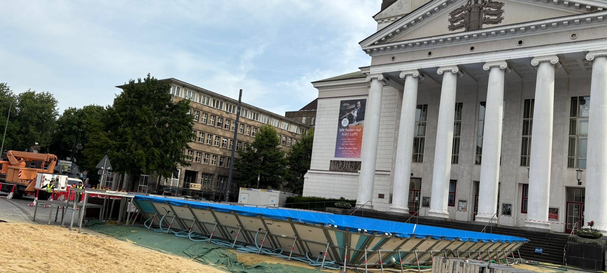 FISU Sportcampus: Schwimmbecken auf dem Opernplatz wird heute befüllt