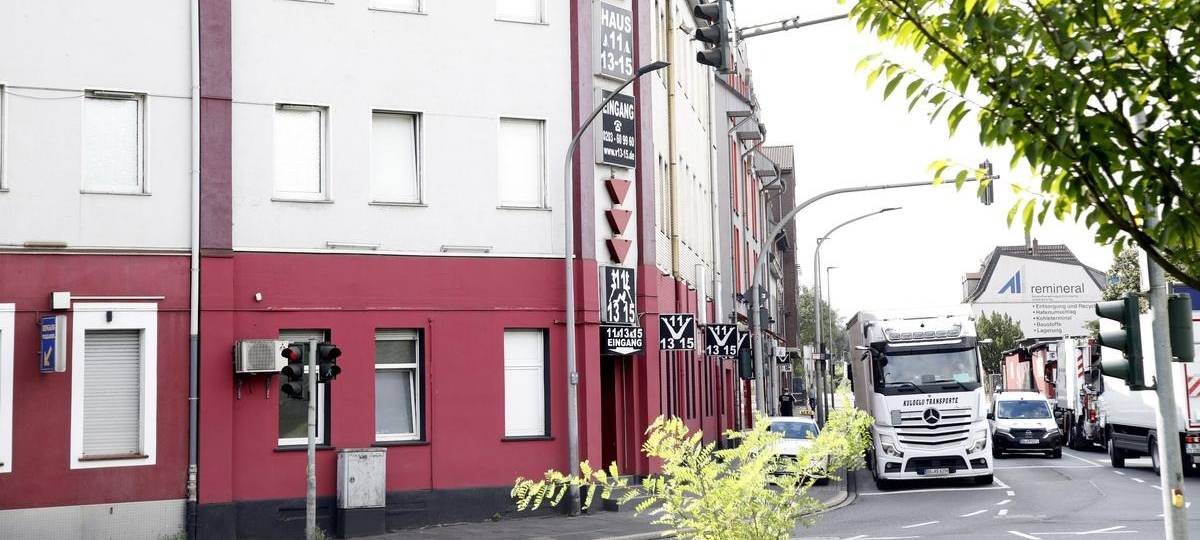 Altstadt: 20-Jähriger lebensgefährlich verletzt - Mordkommission ermittelt