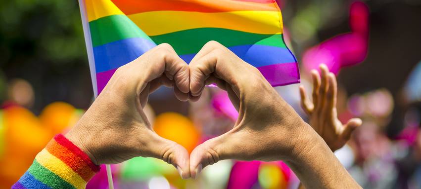 CSD 2025: Regenbogenflagge am Rathaus