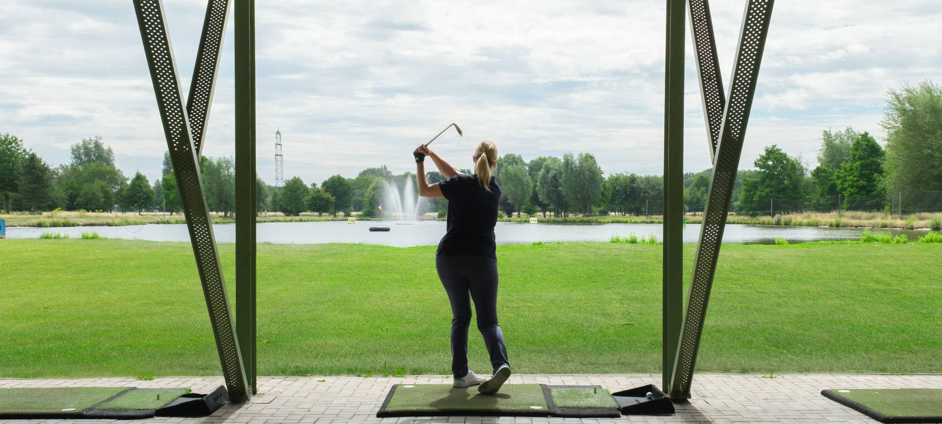 Im Golfclub Röttgersbach könnt ihr ohne Mitgliedschaft den Schläger schwingen.