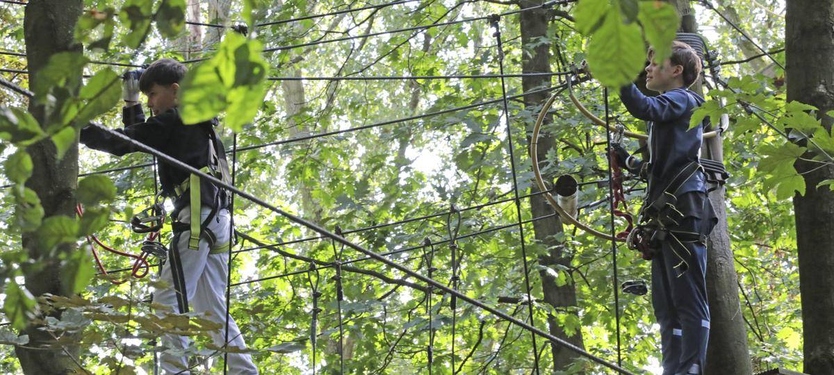 Der Hochseilgarten Tree2Tree bietet viel Spannung.