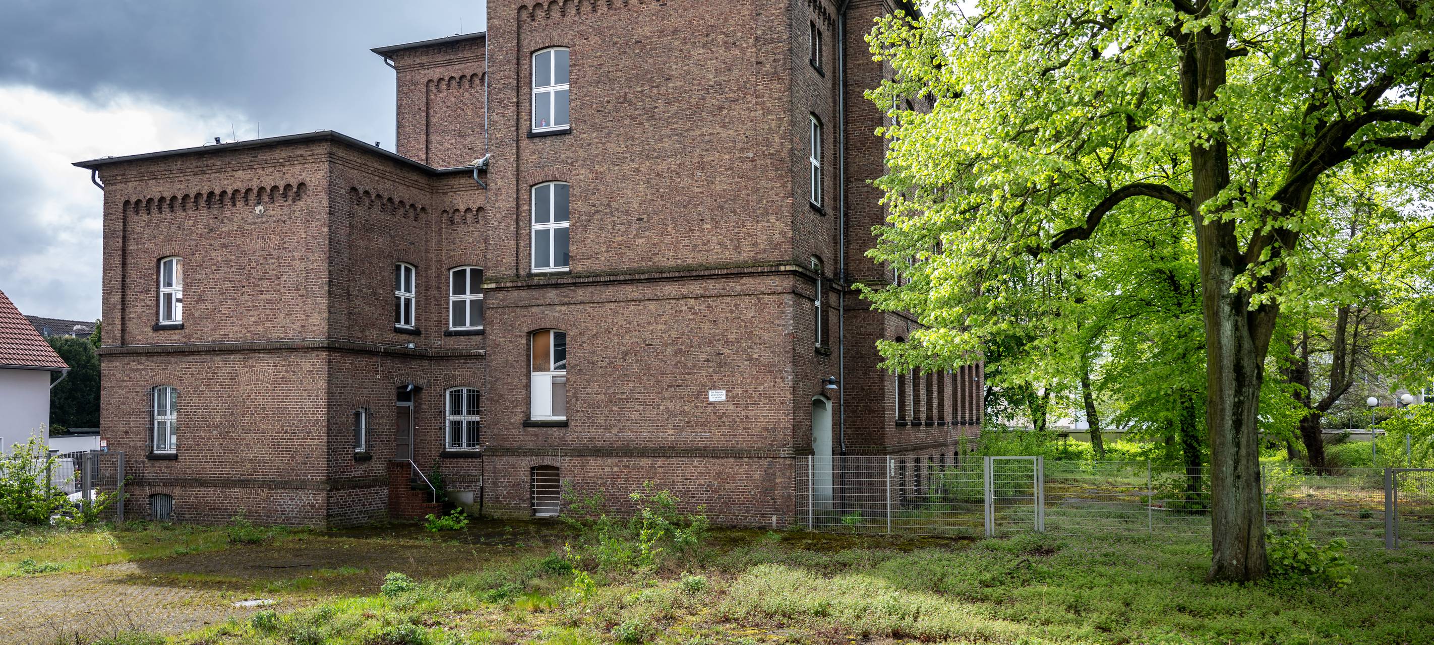 Abriss der ehemaligen St. George's School in Wanheimerort.