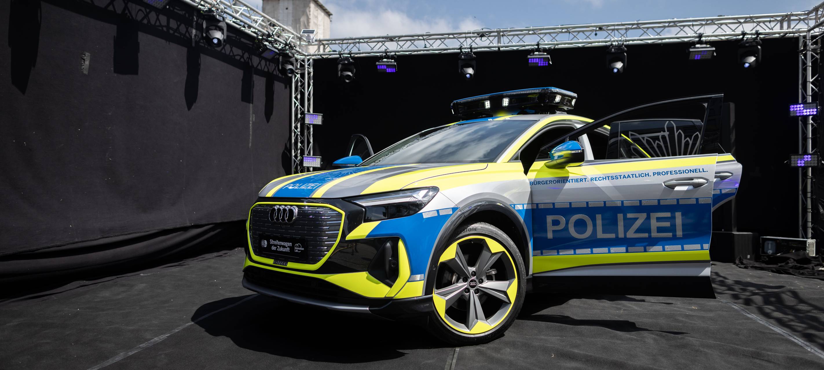 Im Innovation Lab des Landesamtes für Zentrale Polizeiliche Dienste NRW (LZPD) in Duisburg wurde beispielsweise bereits der "Streifenwagen der Zukunft" vorgestellt.