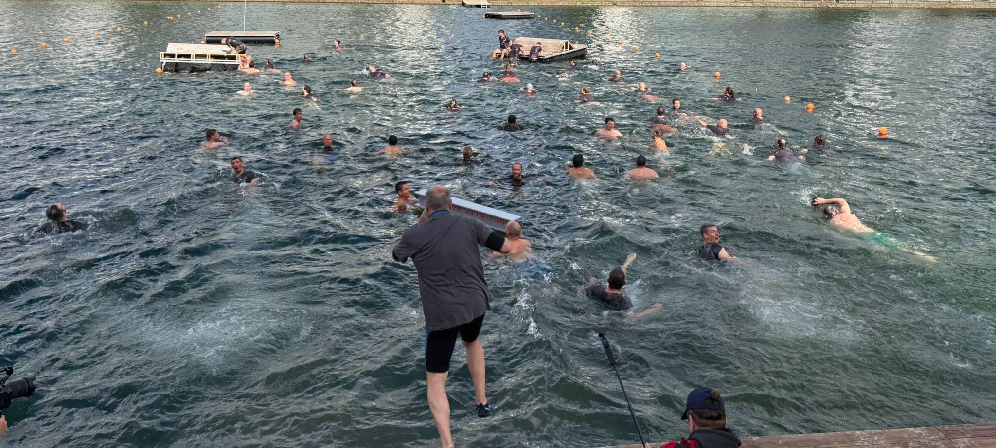 Spektakulärer Protest am Duisburger Innenhafen
