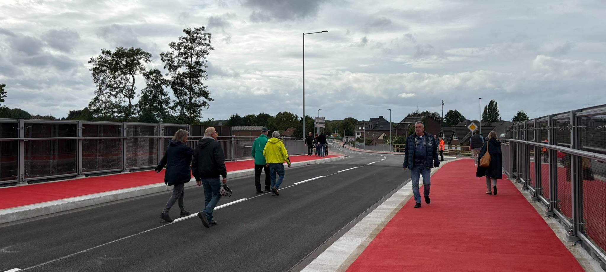 Neue Cölve-Brücke in Duisburg eröffnet