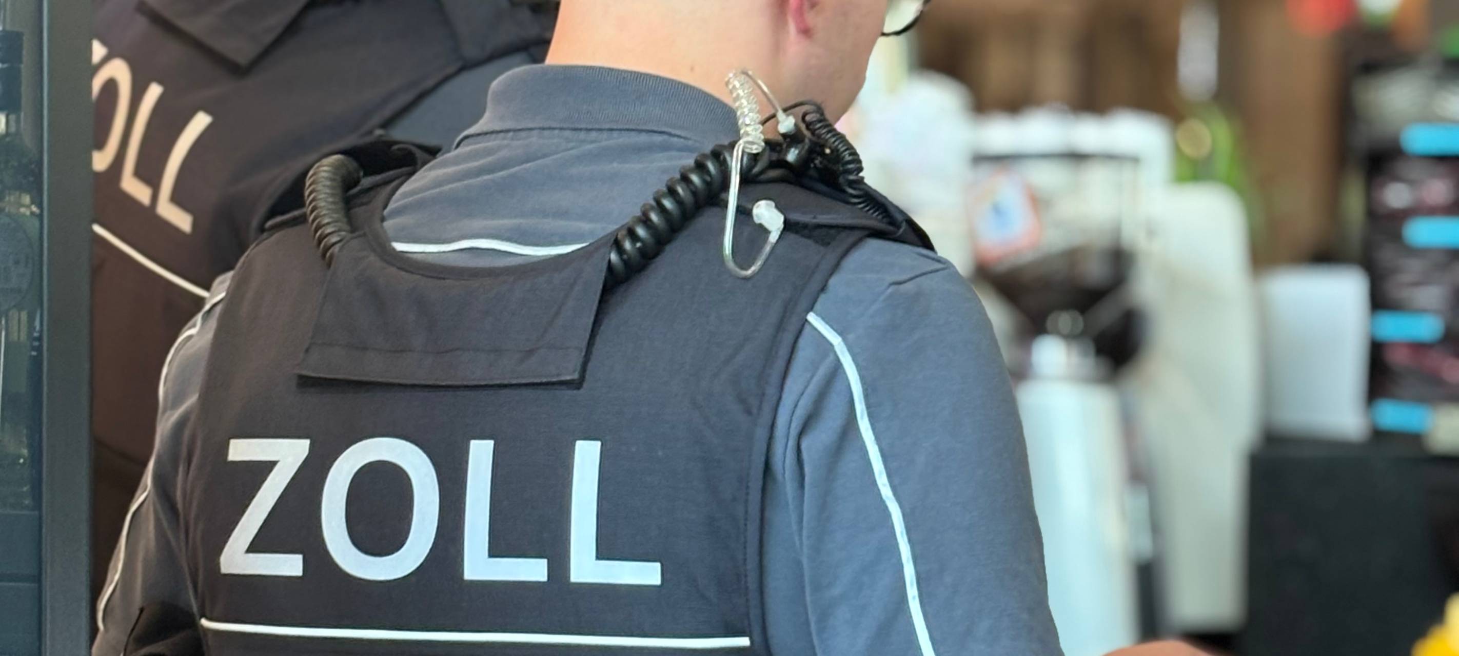 Einsatzkräfte bei der Prüfung, 2025