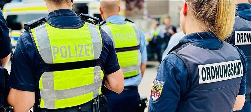 Bilanz von Großkontrolle in Duisburg: Polizei stoppt Raser und Drogenfahrer