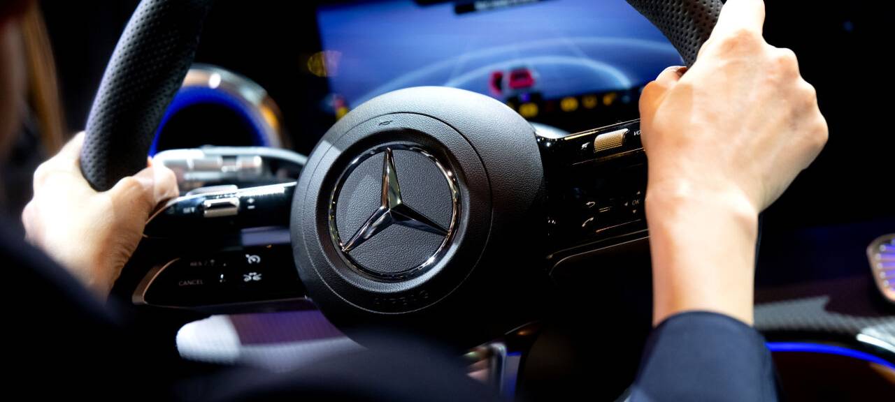 Der Blick auf das Cockpit in einem neuen Mercedes