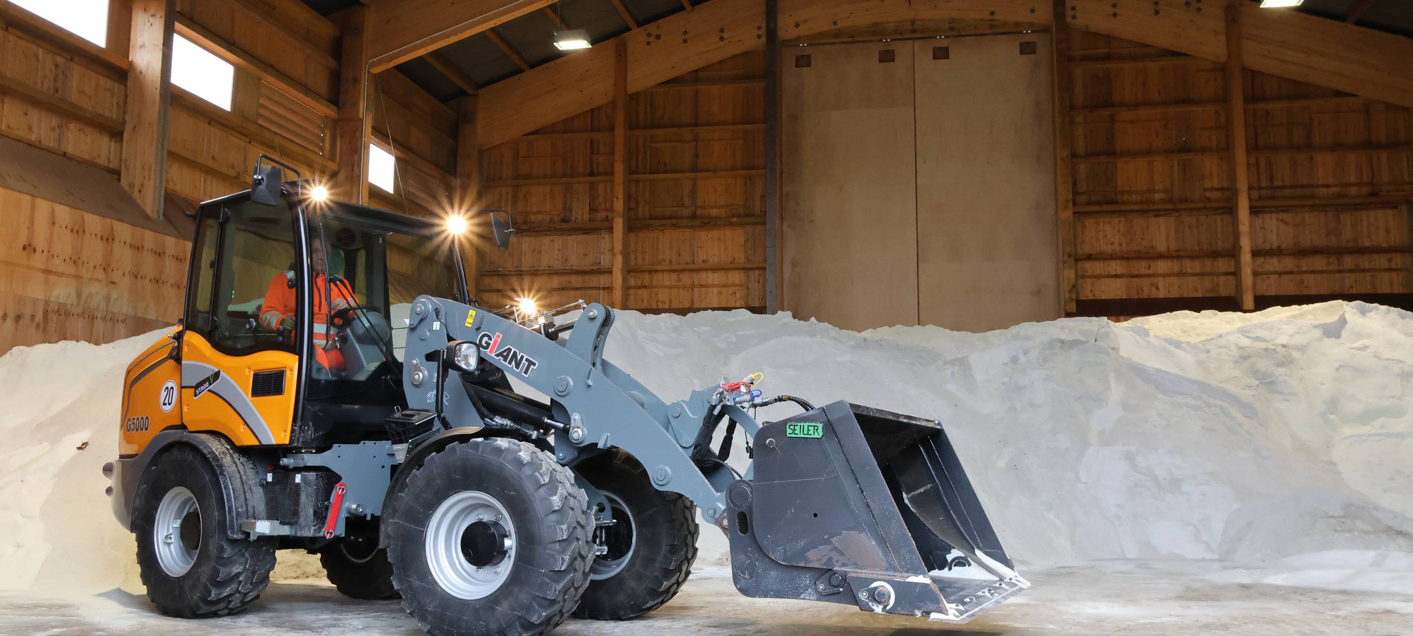 Winterdienst in Duisburg: Mitarbeiter halten Straßen frei