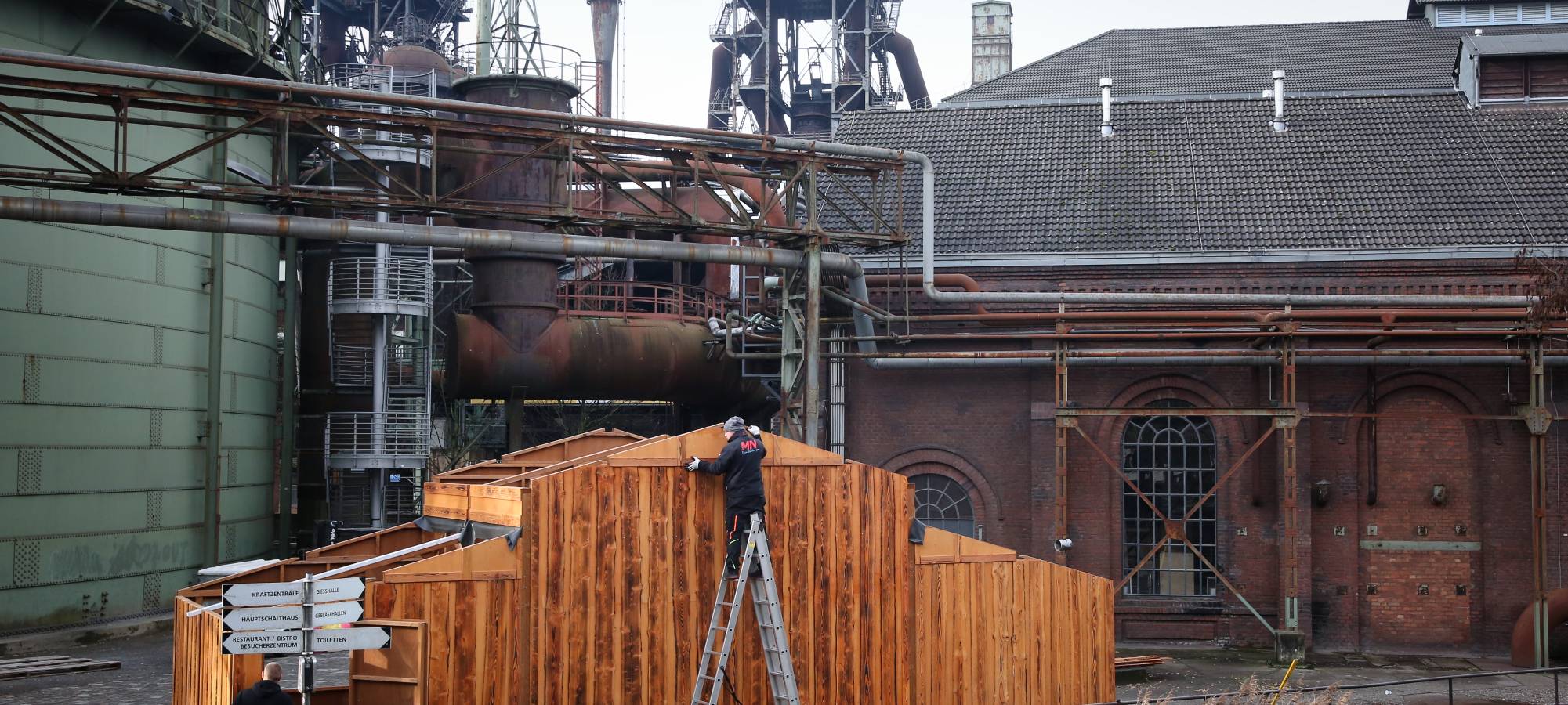 Aufbau für Lichtermarkt im Landschaftspark läuft