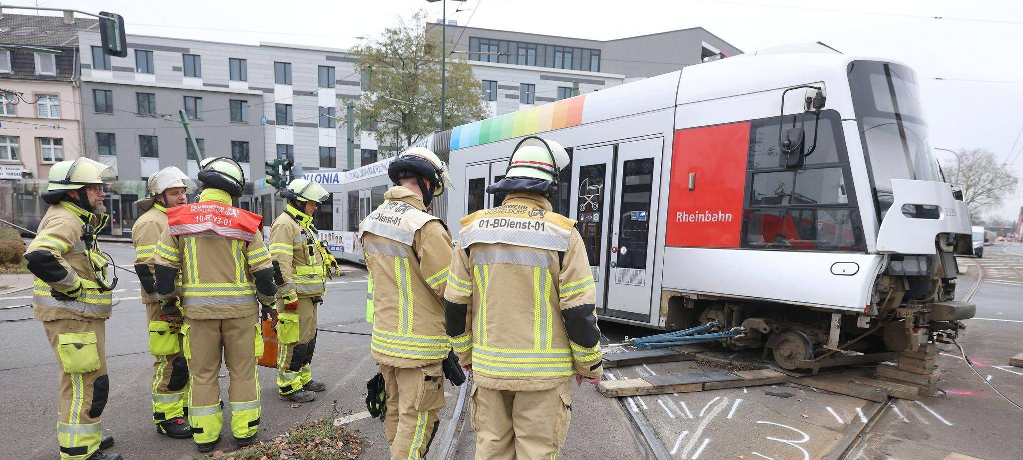 Straßenbahn in Düsseldorf entgleist