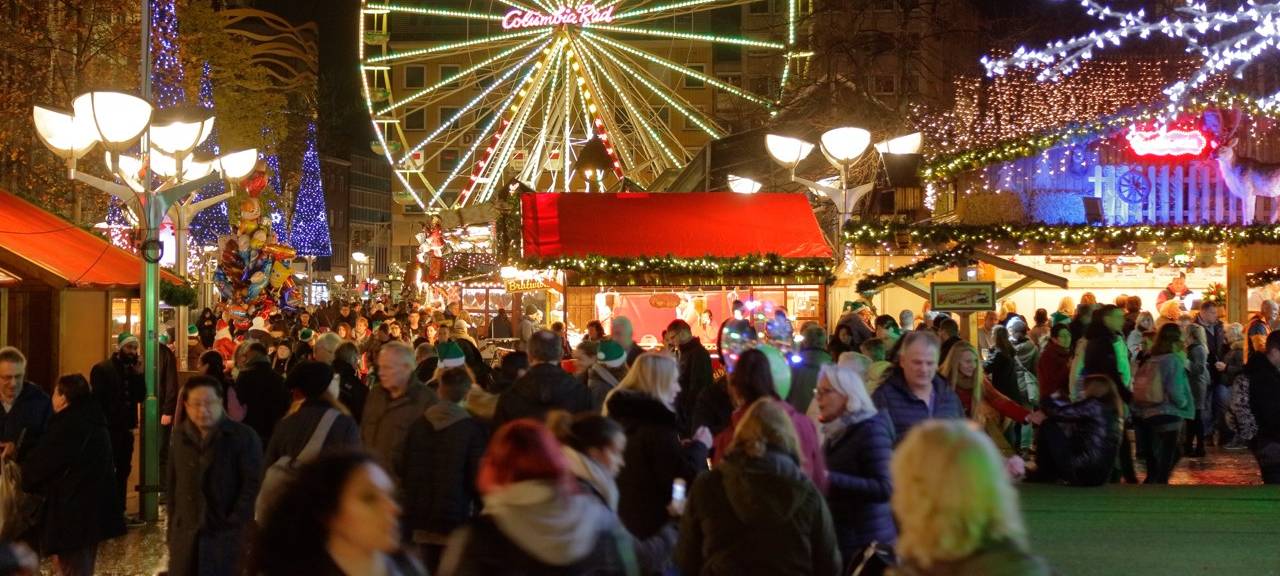 MSV Spieler kommen zum Weihnachtsmarkt