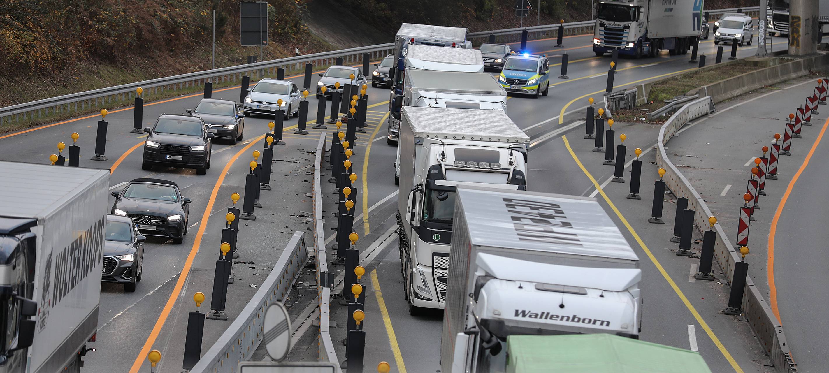 Die Sperrung hat heute morgen für lange Staus rund um das Kreuz Kaiserberg gesorgt.