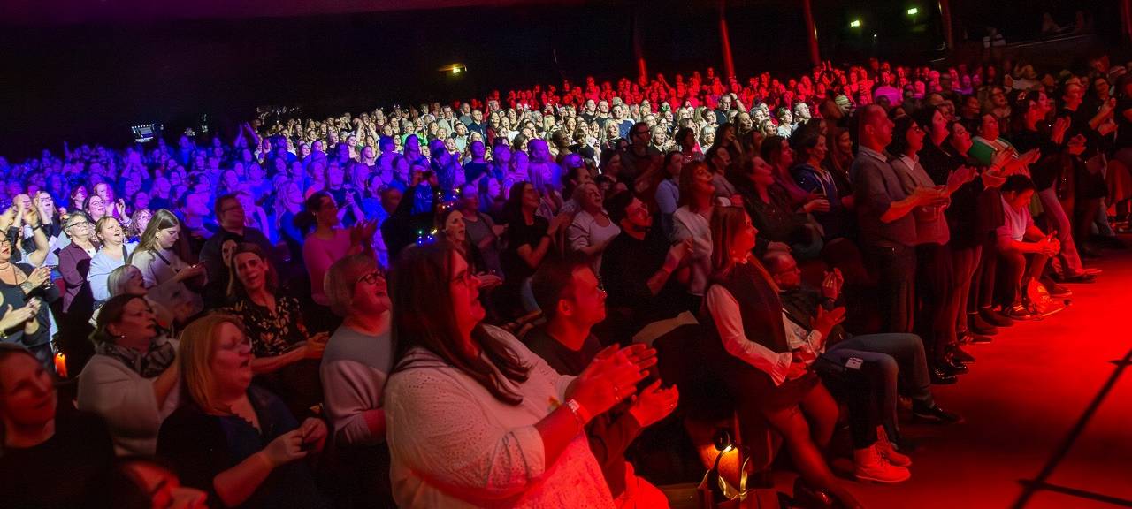 Lichtblicke Weihnachtskonzert: Über 165.000 Euro für den guten Zweck! - Michael Patrick Kelly hautnah