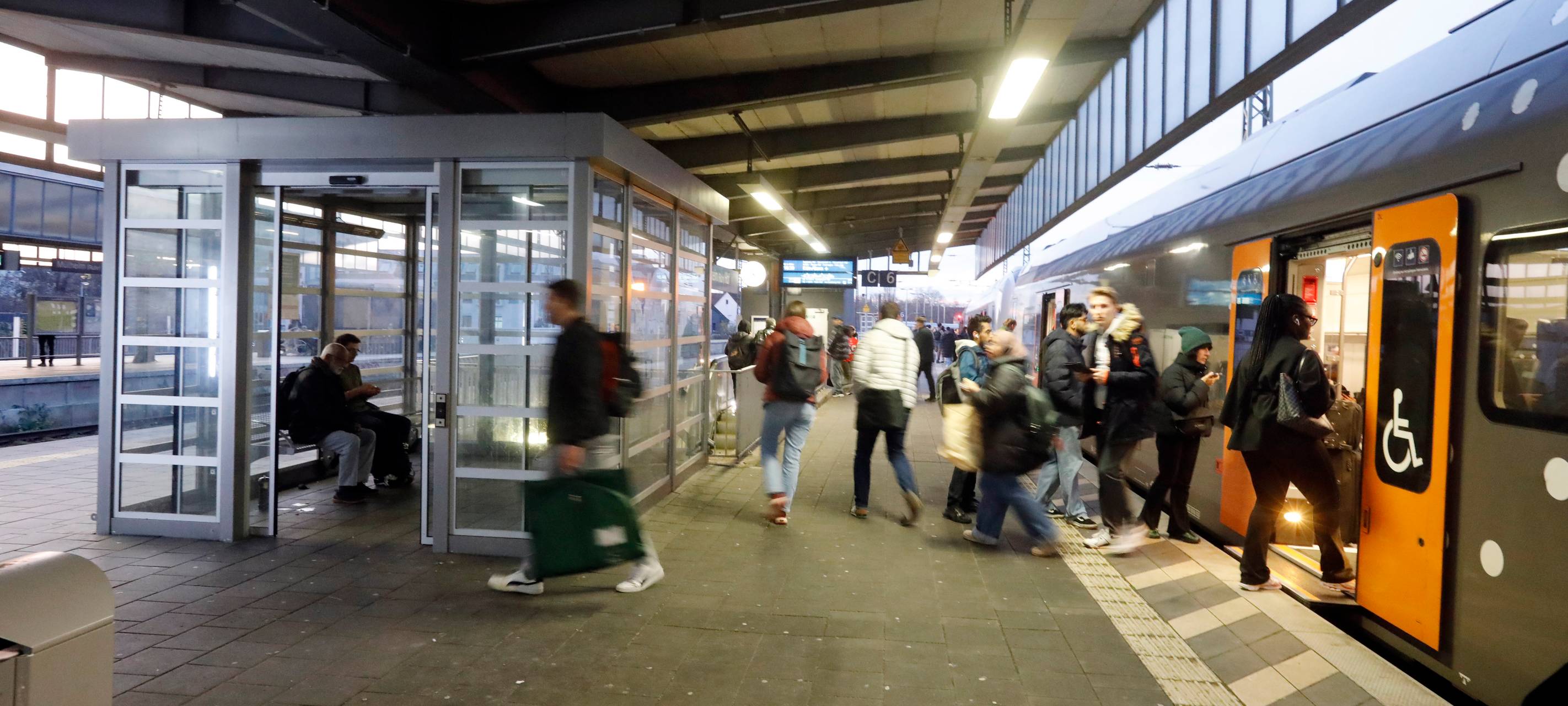 VRR beschließt neue Tarife: Alte Tickets noch bis Ende März 2026 gültig