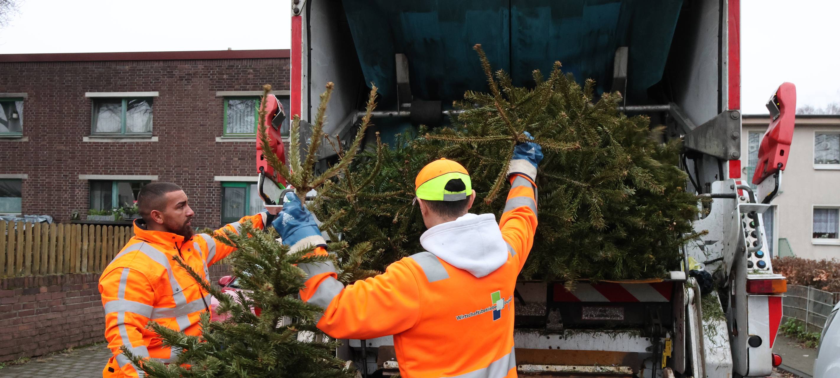 Weihnachtsbaum-Abholung in Duisburg verzögert sich