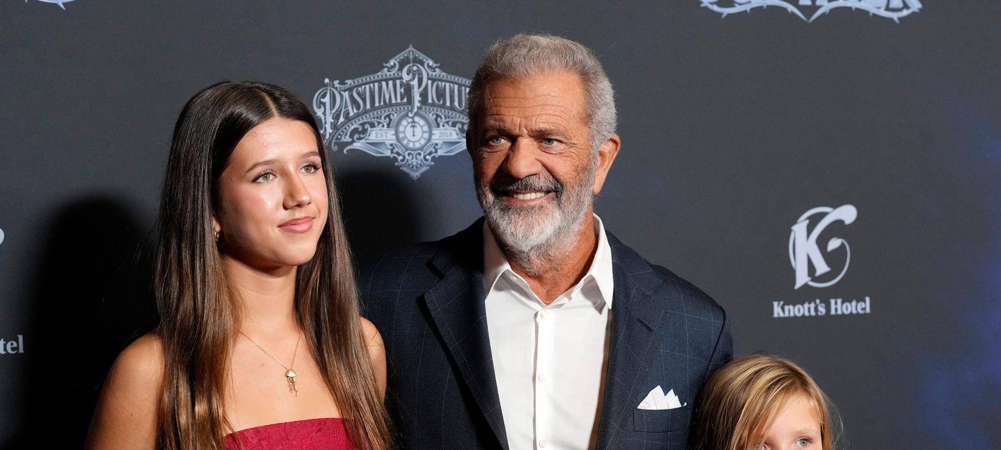 Mel Gibson, Mitte, mit seiner Tochter Lucia, links, und Sohn Lars