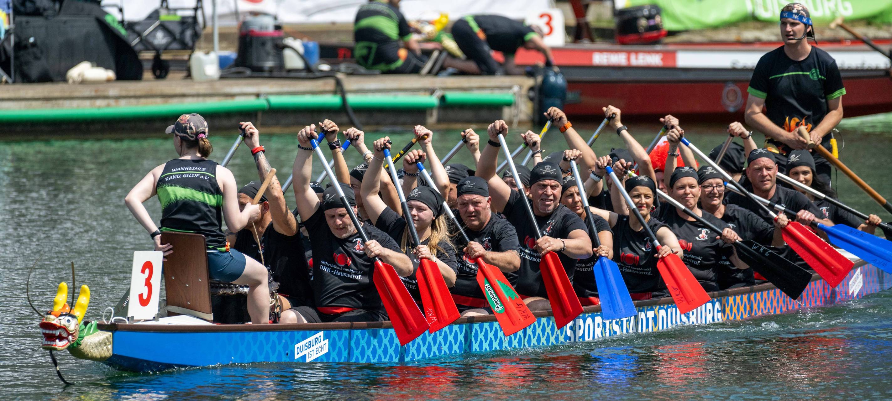 Drachenboot-Fun-Regatta im Innenhafen von Duisburg