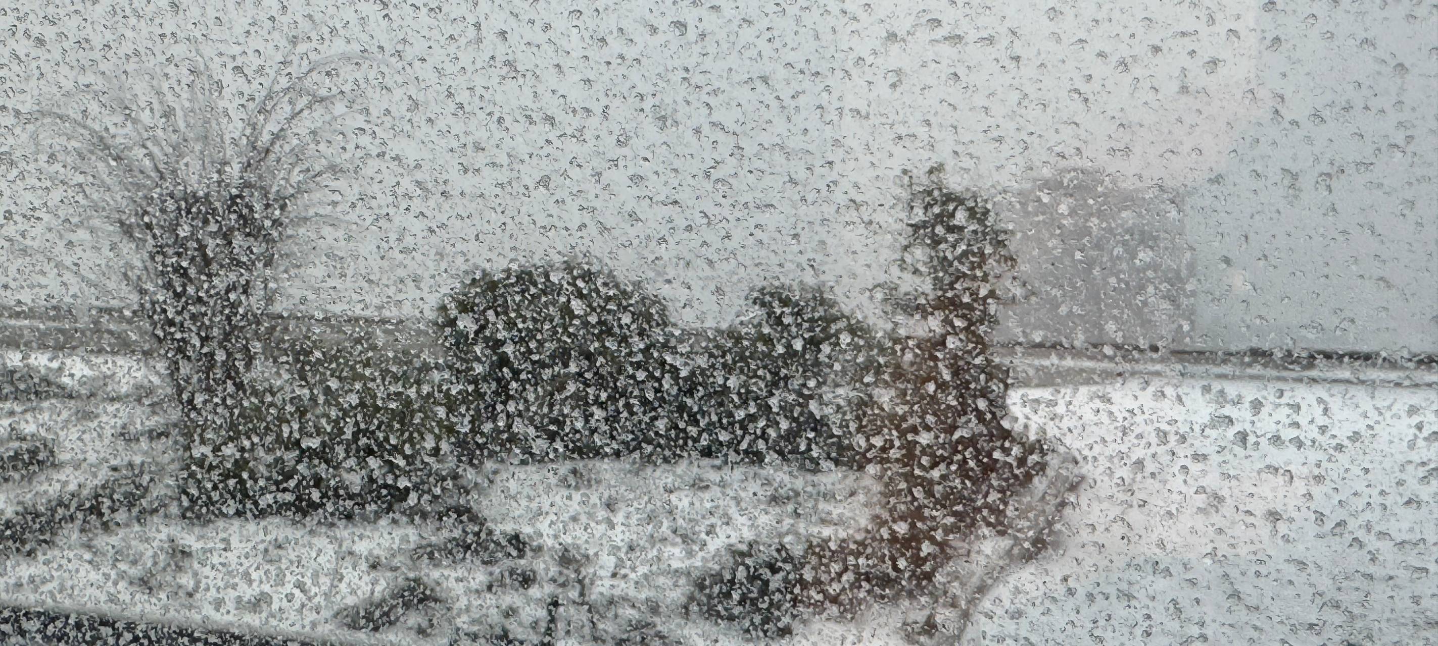 Blick aus dem Radio Duisburg Studio: Kaum etwas zu sehen vor lauter Schnee.