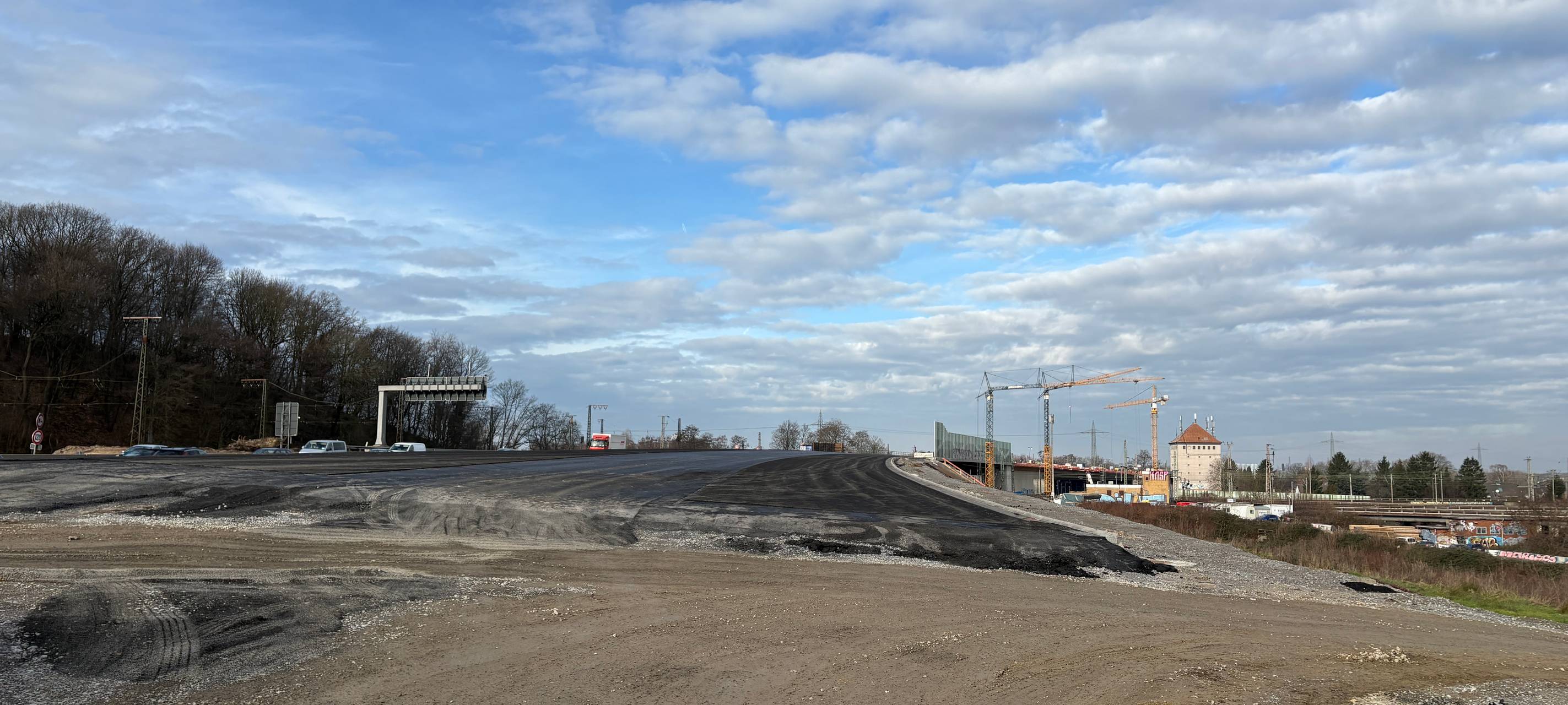 Die neue A3-Fahrbahn ist fast fertig. Mitte dieses Jahres soll der Verkehr von der alten auf die neue Fahrbahn verlagert werden.