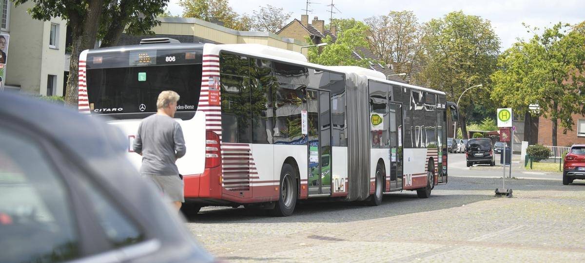 Hochheide: Unbekannte beschießen Linienbusse – Frau verletzt