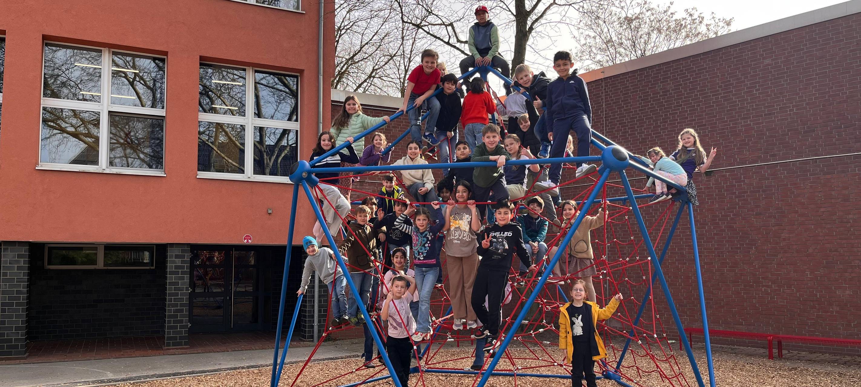 Grundschule in Duisburg: Kinder beteiligen sich an Neugestaltung des Schulhofs