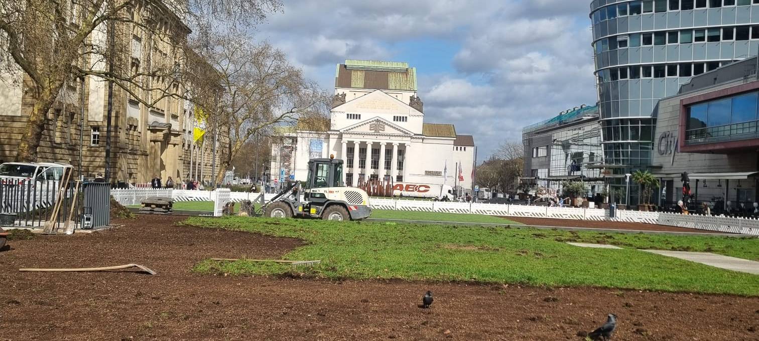Schwebender Rasen in der Stadtmitte