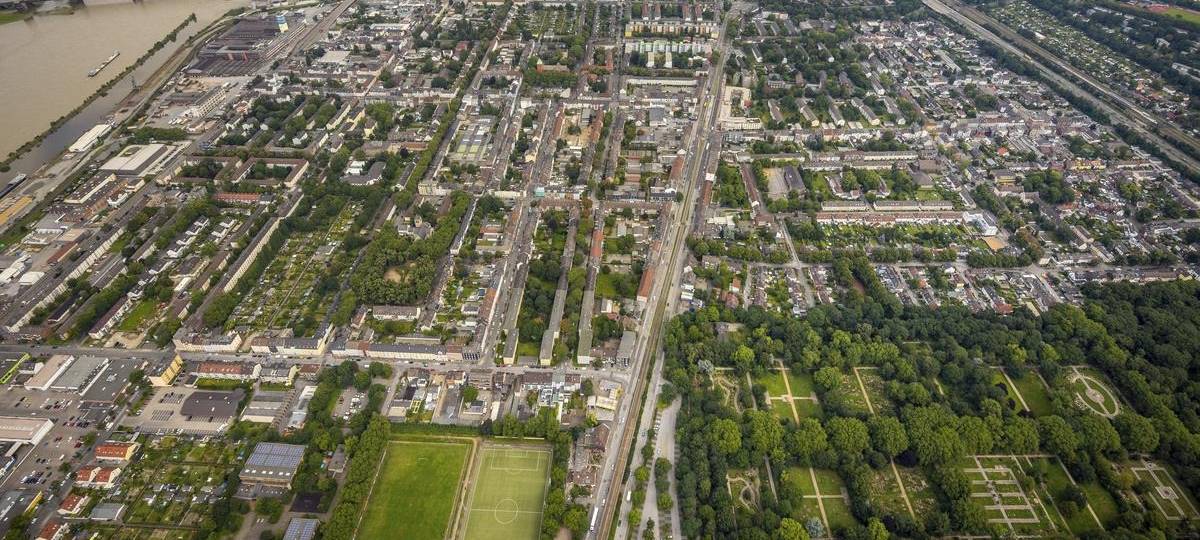 Duisburg: Tatverdächtiger nach Nötigung im Straßenverkehr gestellt – Widerstand gegen Polizei