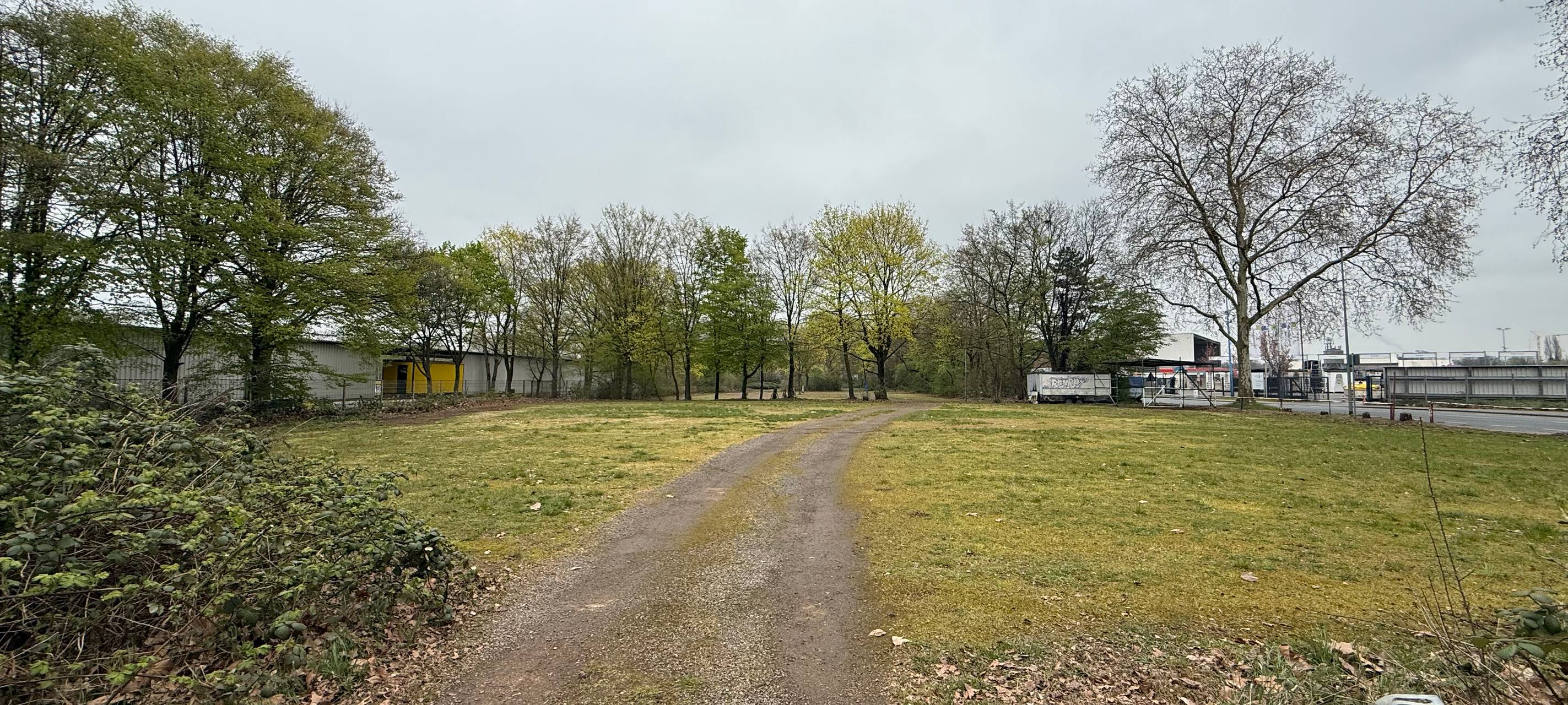 Trödelfläche auf dem Gelände von Hamborn 07 ´