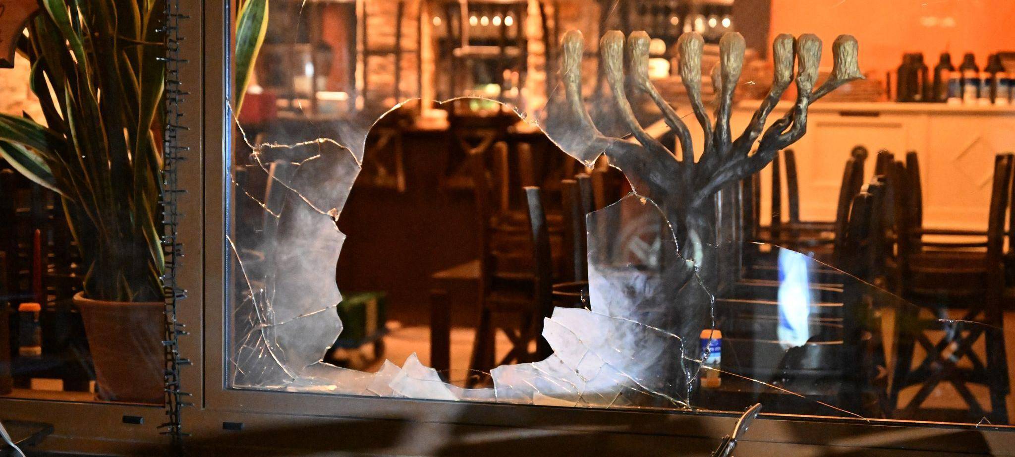 Vorfall an iraelischem Restaurant - Fenster beschädigt