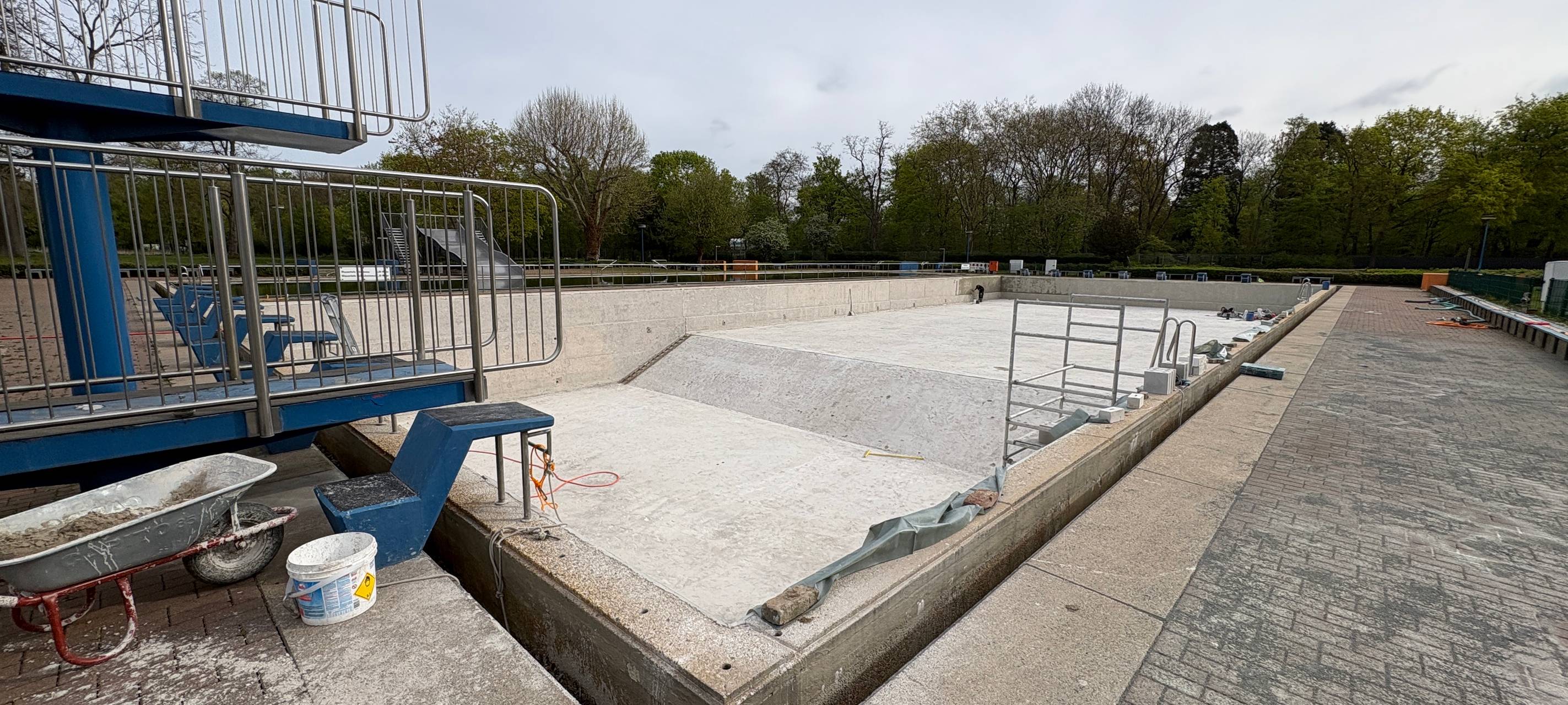Für den Duisburger Westen bleibt die Freibadsaison 2026 voraussichtlich auf dem Trockenen.