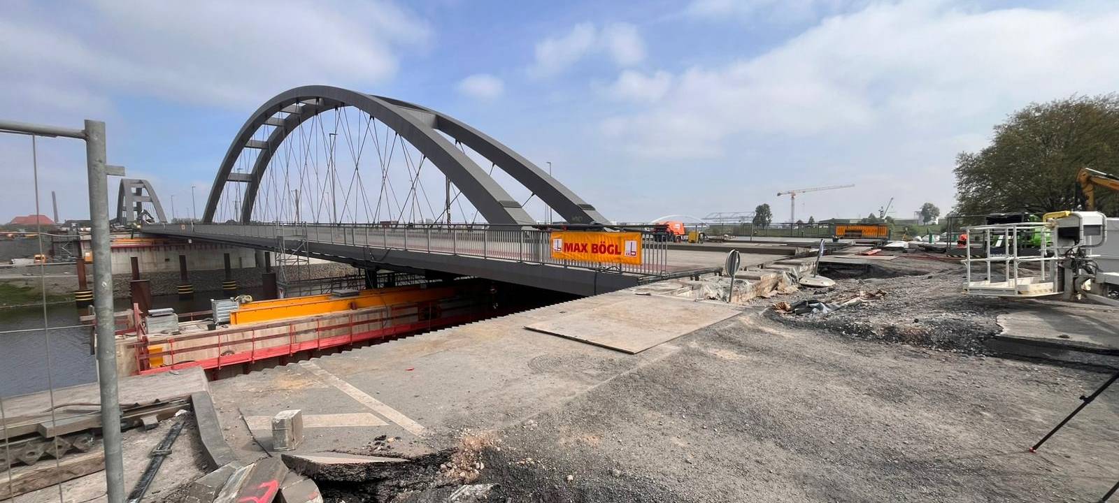 Duisburg: OB-Karl-Lehr-Brückenzug wird in Endposition verschoben