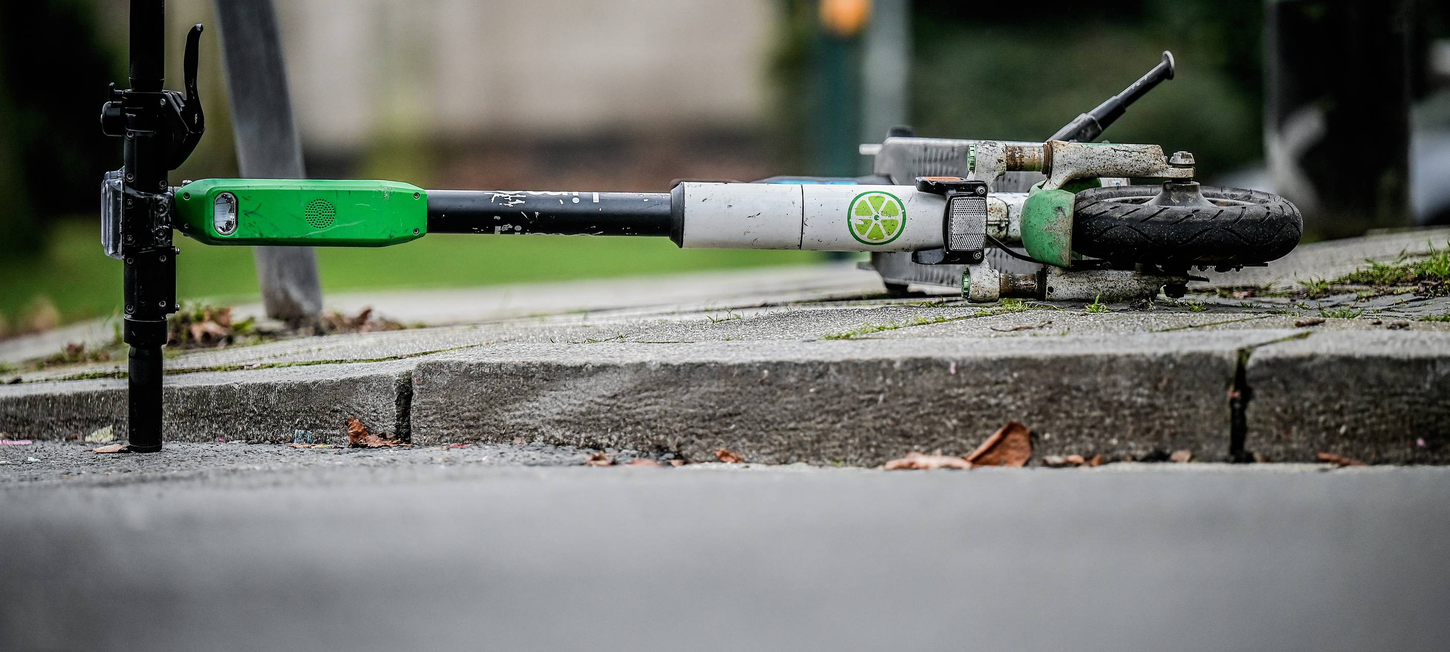 Duisburg: Polizei sucht Zeugen nach E-Scooter-Unfall