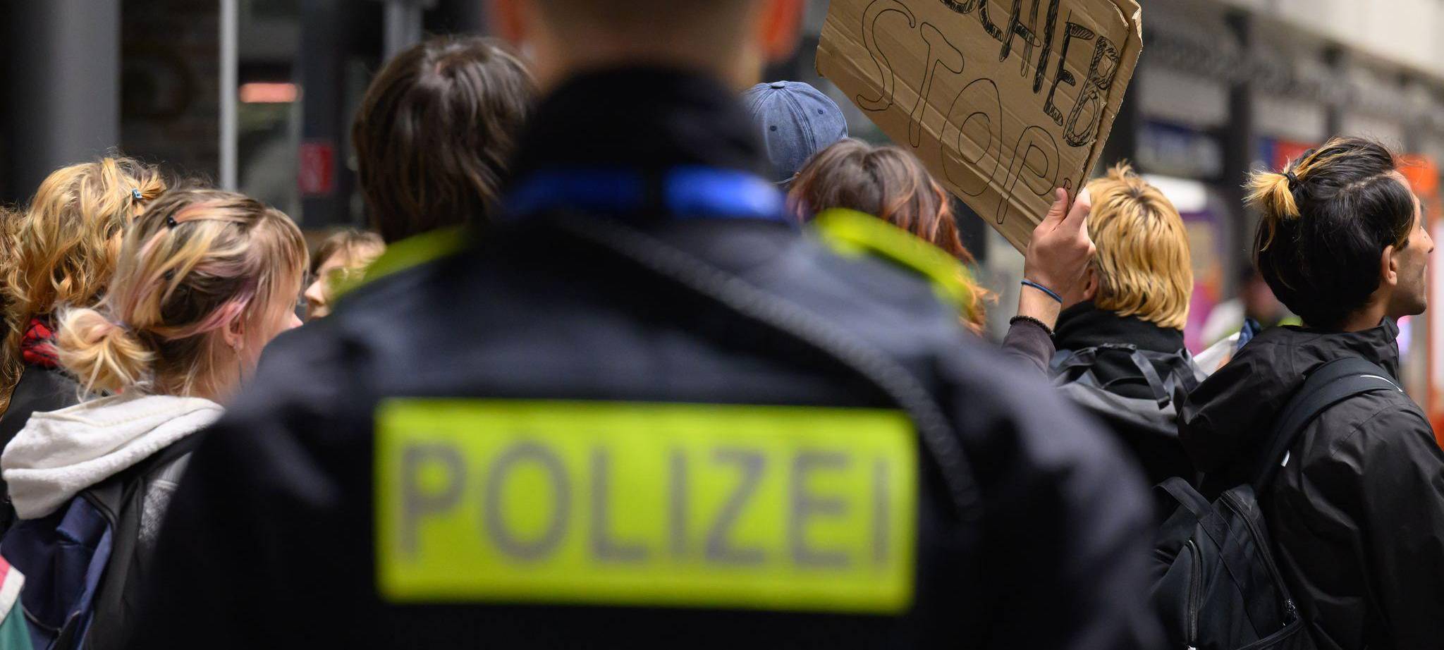 Mahnwache gegen Abschiebeflug