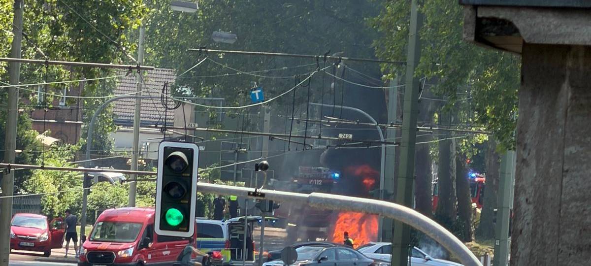 Smart brennt in Duisburg