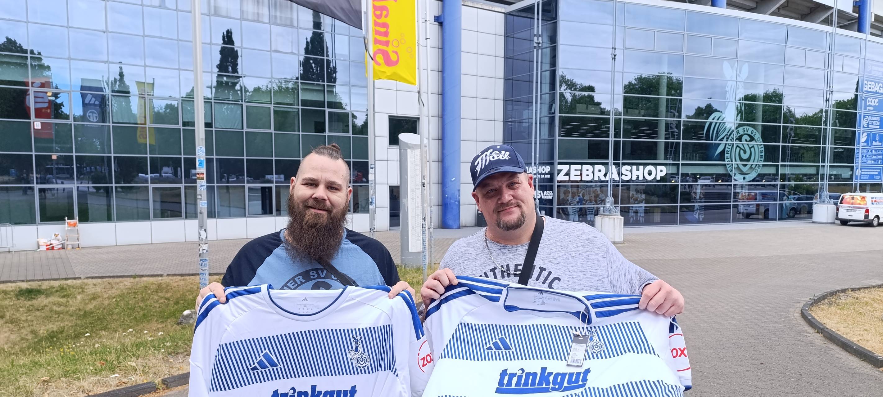 Fans kaufen neues MSV-Trikot zum Start