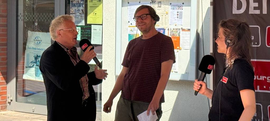 Andreas Walter, Meidericher Musiker, hat bei uns live im Programm ein Ständchen gesungen.