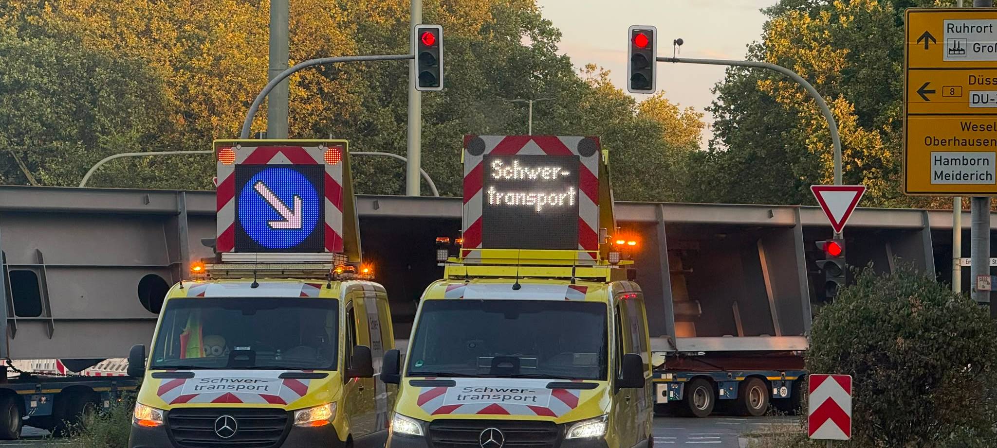 Schwertransport sorgt für Stau am Ruhrdeich