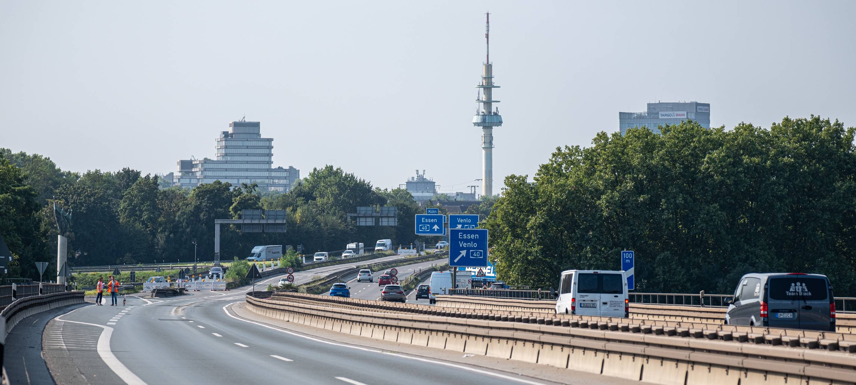 Sperrungen auf A40 und A59.