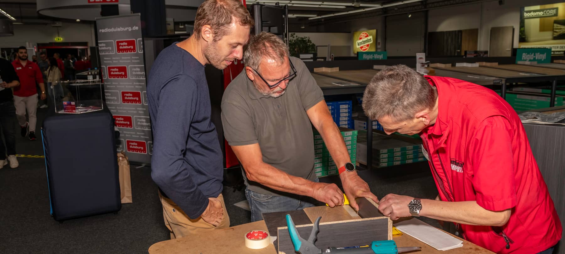 FOTOS: DU it yourself – Verlege-Workshop im LaminatDEPOT