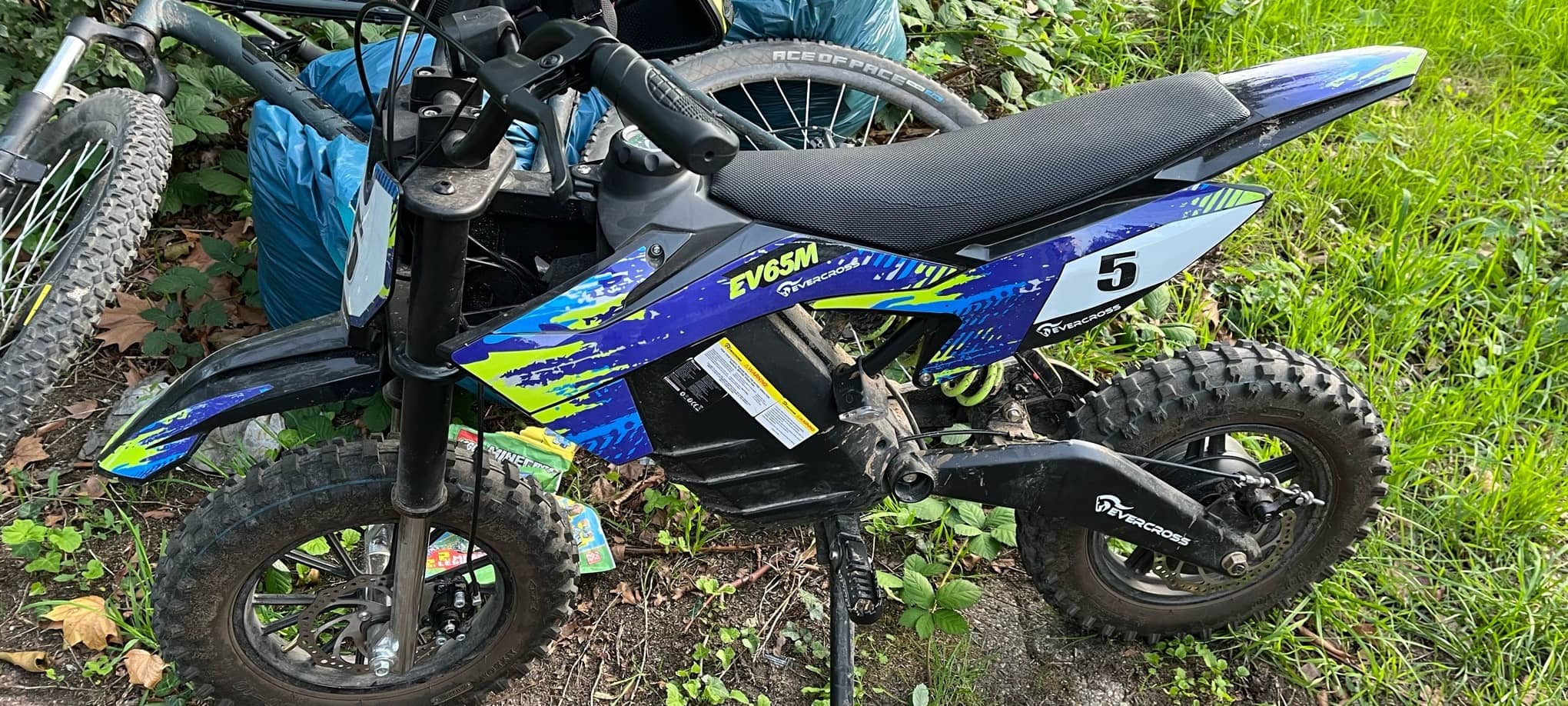 Duisburg: Sechsjähriger fährt Pocketbike auf Straße
