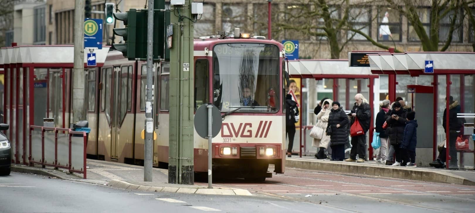 Neue Wartehallen für drei DVG-Haltestellen in Duisburg