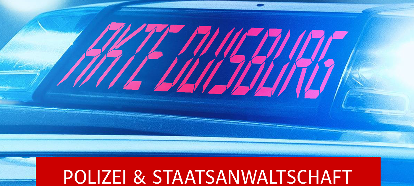 Das Display über einem Polizeiauto zeigt den Schriftzug Akte Duisburg.