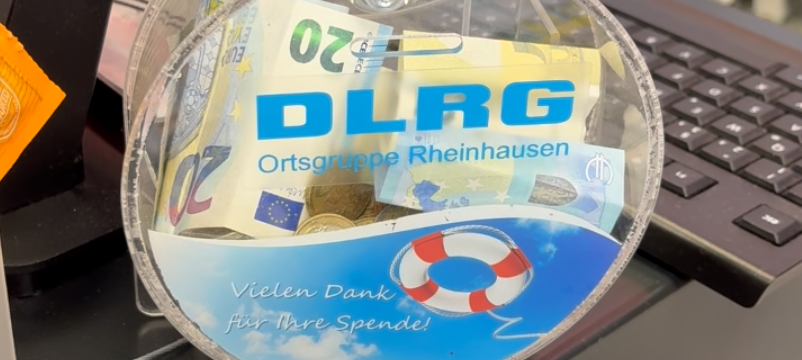 Ein Lottoladen in Rumeln Kaldenhausen hat eine Spendendose für die DLRG aufgestellt